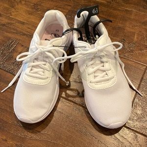 ATHLETIC WORKS Memory Foam Training Sneakers size 6 1/2